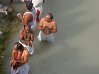 Hindu devotees perform the 'Tarpan' ritual to pay obeisance to their forefathers on the last day of 'Pitru Paksha' on the banks of the Mahan...