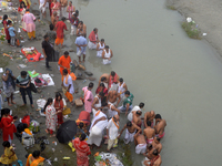 Hindu devotees perform the 'Tarpan' ritual to pay obeisance to their forefathers on the last day of 'Pitru Paksha' on the banks of the Mahan...