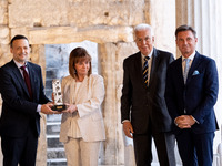 Within the framework of the Athens Democracy Forum, the President of the Hellenic Republic, Katerina Sakellaropoulou, receives the 'Athens C...