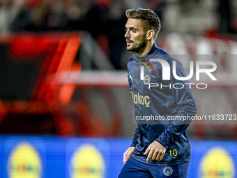 Fenerbahce forward Dusan Tadic plays during the match between Twente and Fenerbahce at the Grolsch Veste for the UEFA Europa League - League...