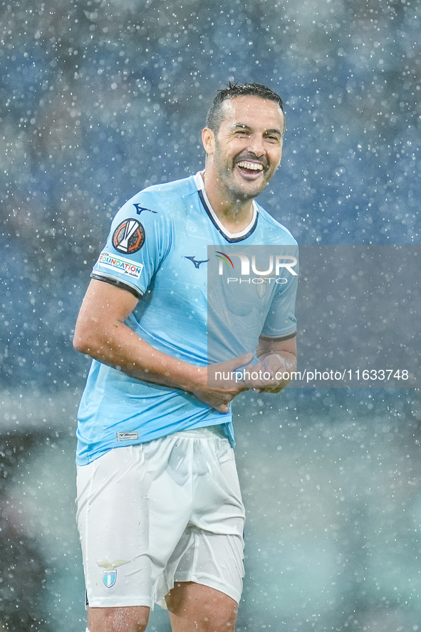 Pedro of SS Lazio wrings out his rain-soaked shirt during the UEFA Europa League 2024/25 League Phase MD2 match between SS Lazio and OGC Nic...