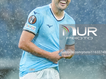 Pedro of SS Lazio wrings out his rain-soaked shirt during the UEFA Europa League 2024/25 League Phase MD2 match between SS Lazio and OGC Nic...