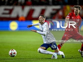 Fenerbahce midfielder Sebastian Szymanski and FC Twente midfielder Youri Regeer play during the match between Twente and Fenerbahce at the G...