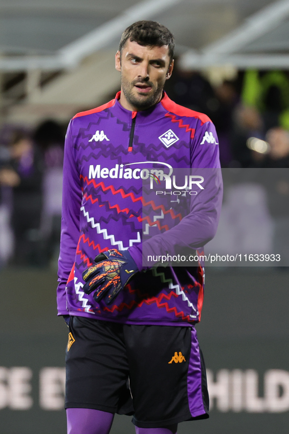 Pietro Terracciano of ACF Fiorentina warming up before the match between the Conference League match between ACF Fiorentina and The New Sain...