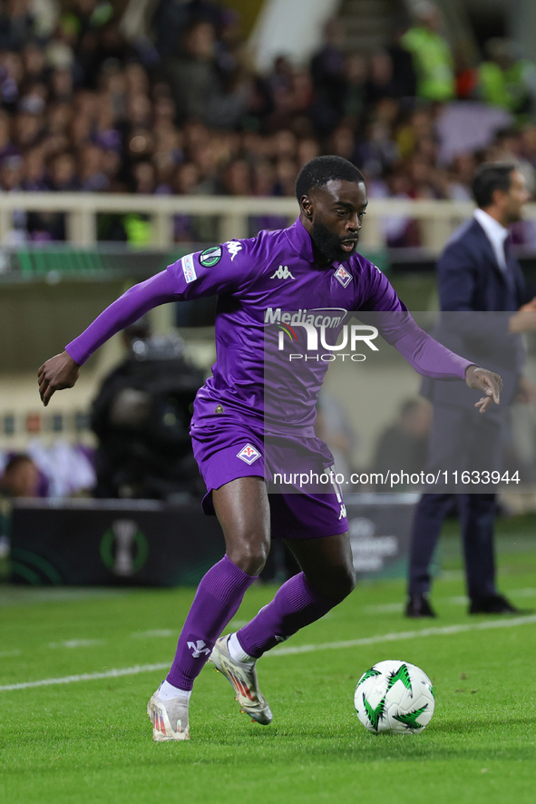 Jonathan Ikonè of ACF Fiorentina controls the ball during  the Conference League match between ACF Fiorentina and The New Saints, on October...