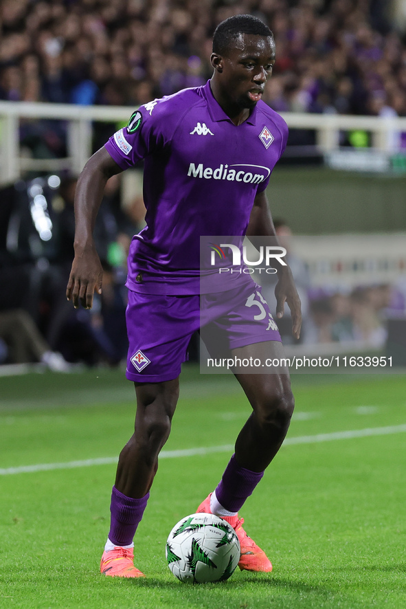 Michael Kayode of ACF Fiorentina controls the ball during  the Conference League match between ACF Fiorentina and The New Saints, on October...