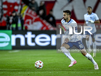 Fenerbahce forward Dusan Tadic plays during the match between Twente and Fenerbahce at the Grolsch Veste for the UEFA Europa League - League...