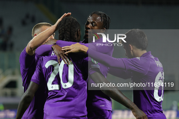 Moise Kean of ACF Fiorentina celebrates with teammates after scoring  goal during  the Conference League match between ACF Fiorentina and Th...