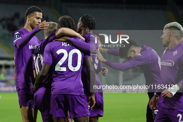 Moise Kean of ACF Fiorentina celebrates with teammates after scoring  goal during  the Conference League match between ACF Fiorentina and Th...