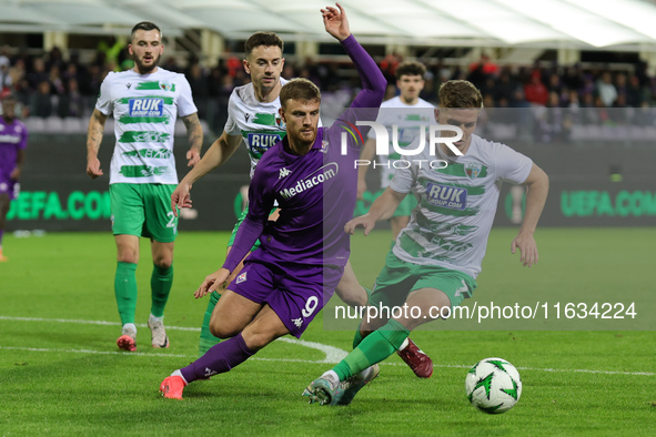 Lucas Beltran of ACF Fiorentina and Joshua Daniels of The New Saints ,battle for the ball during  the Conference League match between ACF Fi...