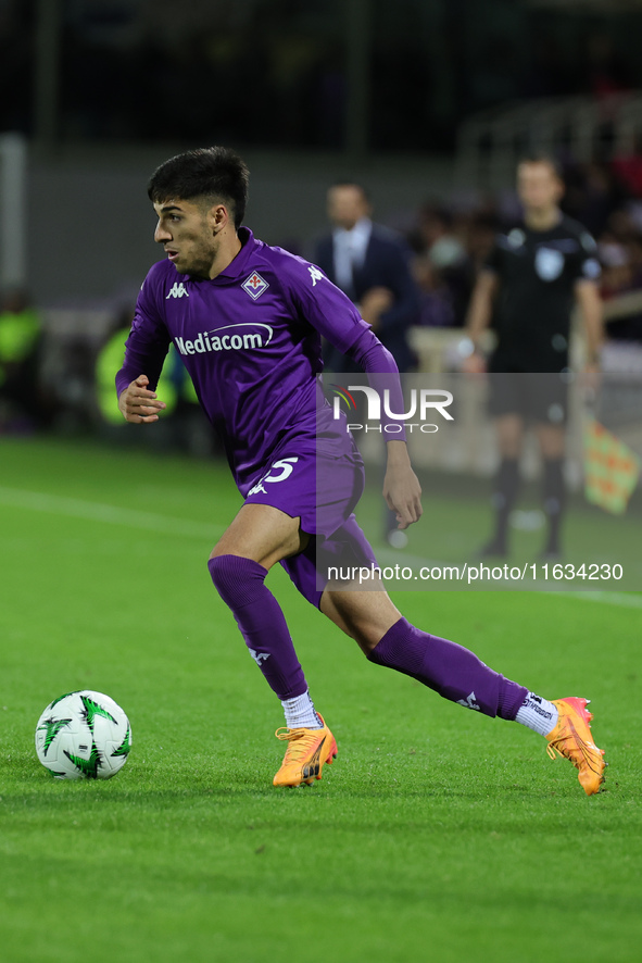 Fabiano Parisi of ACF Fiorentina controls the ball during  the Conference League match between ACF Fiorentina and The New Saints, on October...