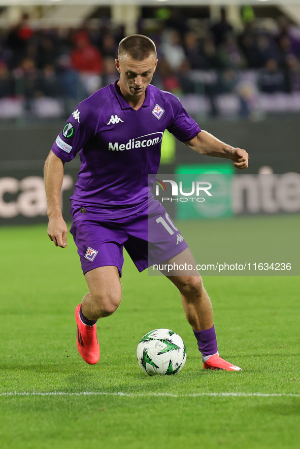 Albert Gudmundsson of ACF Fiorentina controls the ball during  the Conference League match between ACF Fiorentina and The New Saints, on Oct...