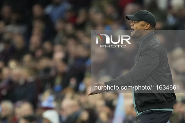 Vincent Kompany head coach of Bayern Munich gives instructions during the UEFA Champions League 2024/25 League Phase MD2 match between Aston...