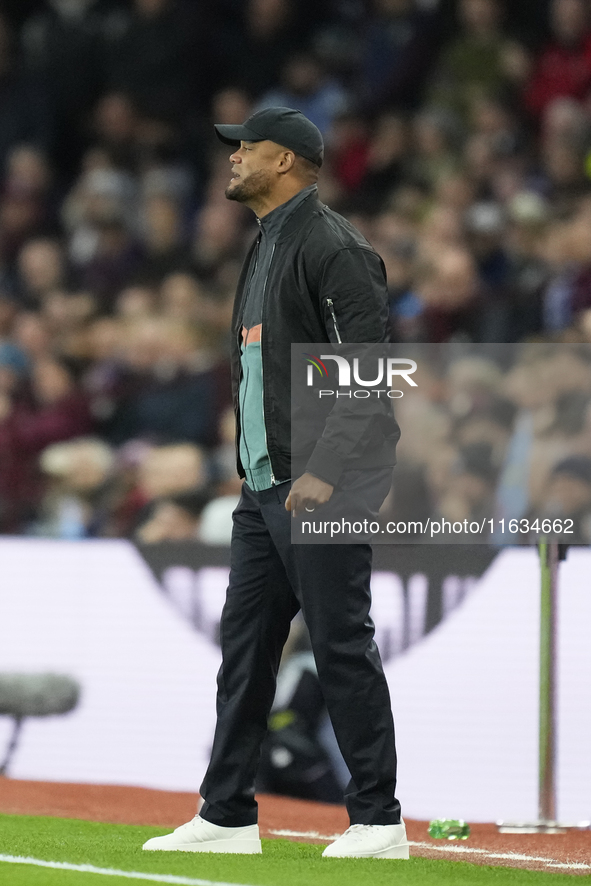 Vincent Kompany head coach of Bayern Munich gives instructions during the UEFA Champions League 2024/25 League Phase MD2 match between Aston...