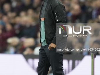 Vincent Kompany head coach of Bayern Munich gives instructions during the UEFA Champions League 2024/25 League Phase MD2 match between Aston...