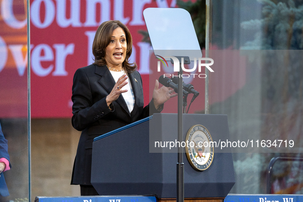 Kamala Harris greets former Republican Liz Cheney, who supports the Harris/Walz ticket , in Ripon, Wisconsin, USA, on october 03, 2024. 