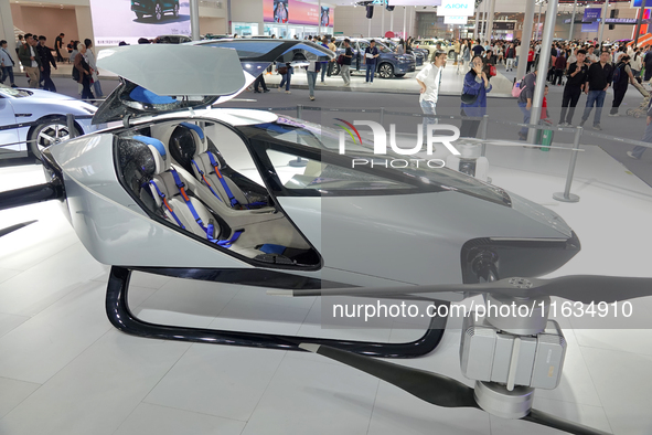 Visitors look at the XPENG AEROHT ''Traveler X2'' electric flying aircraft at the 2024 China (Tianjin) International Auto Show in Tianjin, C...