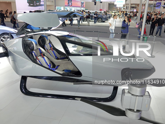 Visitors look at the XPENG AEROHT ''Traveler X2'' electric flying aircraft at the 2024 China (Tianjin) International Auto Show in Tianjin, C...