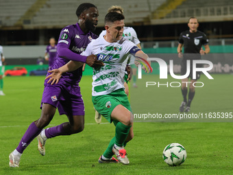 Jonathan Ikonè of ACF Fiorentina and Daniel Redmond of The New Saints ,battle for the ball during  the Conference League match between ACF F...