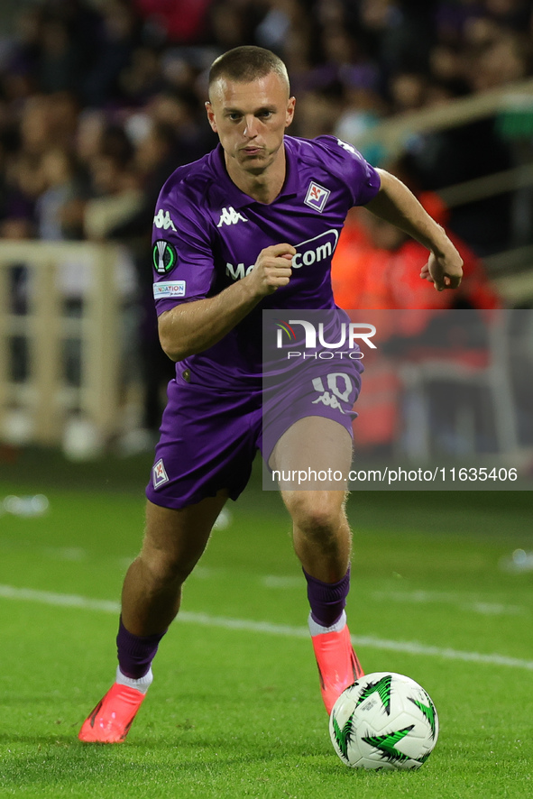 Albert Gudmundsson of ACF Fiorentina controls the ball during  the Conference League match between ACF Fiorentina and The New Saints, on Oct...