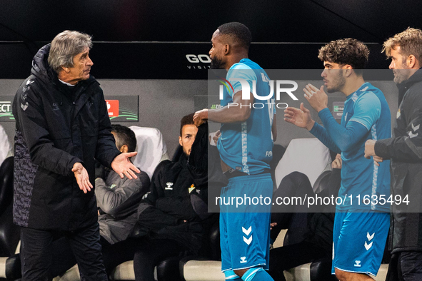 Manuel Pellegrini, Cedric Bakambu during UEFA Conference League match Legia Warsaw vs Real Betis in Warsaw Poland on 3 October 2024 in Warsa...