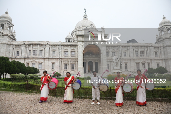 Drummers play their traditional Indian drums called ''Dhak'' in front of the historic Victoria Memorial monument, built during British colon...