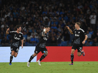 Gabriel Strefezza of Como celebrates with team mates after scoring during the Serie A match between SSC Napoli and Como at Stadio Diego Arma...