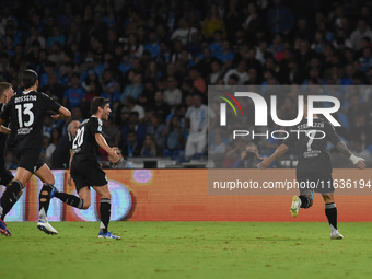 Gabriel Strefezza of Como celebrates with team mates after scoring during the Serie A match between SSC Napoli and Como at Stadio Diego Arma...