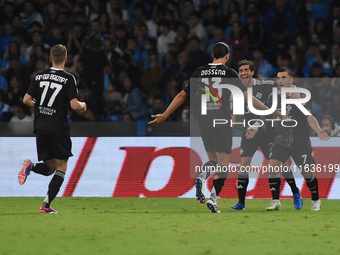 Gabriel Strefezza of Como celebrates with team mates after scoring during the Serie A match between SSC Napoli and Como at Stadio Diego Arma...