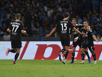 Gabriel Strefezza of Como celebrates with team mates after scoring during the Serie A match between SSC Napoli and Como at Stadio Diego Arma...