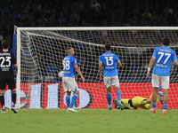 Gabriel Strefezza of Como scoring 1-1 during the Serie A match between SSC Napoli and Como at Stadio Diego Armando Maradona Naples Italy on...