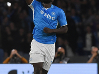 Romelu Lukaku of SSC Napoli celebrates after scoring during the Serie A match between SSC Napoli and Como at Stadio Diego Armando Maradona N...