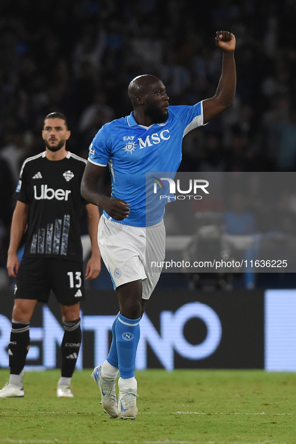 Romelu Lukaku of SSC Napoli celebrates after scoring during the Serie A match between SSC Napoli and Como at Stadio Diego Armando Maradona N...