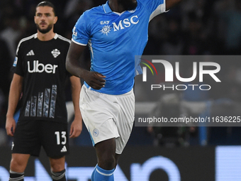 Romelu Lukaku of SSC Napoli celebrates after scoring during the Serie A match between SSC Napoli and Como at Stadio Diego Armando Maradona N...