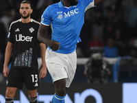 Romelu Lukaku of SSC Napoli celebrates after scoring during the Serie A match between SSC Napoli and Como at Stadio Diego Armando Maradona N...