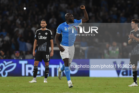 Romelu Lukaku of SSC Napoli celebrates after scoring during the Serie A match between SSC Napoli and Como at Stadio Diego Armando Maradona N...