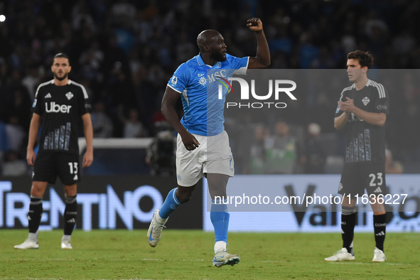 Romelu Lukaku of SSC Napoli celebrates after scoring during the Serie A match between SSC Napoli and Como at Stadio Diego Armando Maradona N...