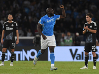 Romelu Lukaku of SSC Napoli celebrates after scoring during the Serie A match between SSC Napoli and Como at Stadio Diego Armando Maradona N...