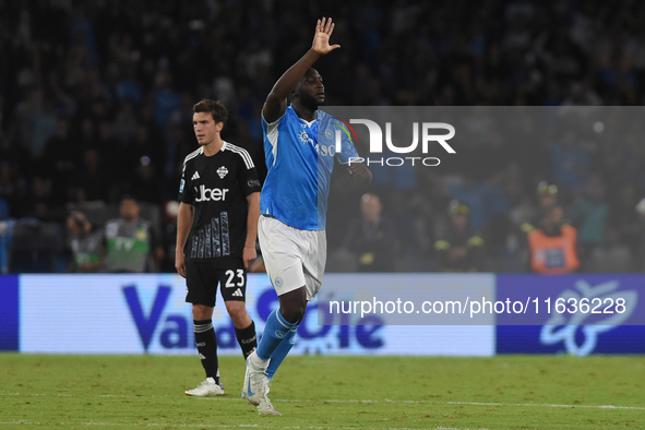 Romelu Lukaku of SSC Napoli celebrates after scoring during the Serie A match between SSC Napoli and Como at Stadio Diego Armando Maradona N...