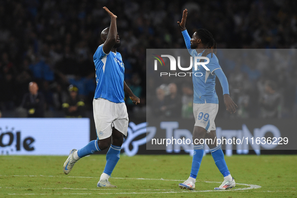 Romelu Lukaku of SSC Napoli celebrates after scoring during the Serie A match between SSC Napoli and Como at Stadio Diego Armando Maradona N...