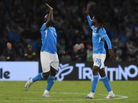 Romelu Lukaku of SSC Napoli celebrates after scoring during the Serie A match between SSC Napoli and Como at Stadio Diego Armando Maradona N...