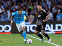 Gabriel Strefezza of Como 1907 and Mathias Olivera of SSC Napoli compete for the ball during the serie Serie A Enilive match between SSC Nap...