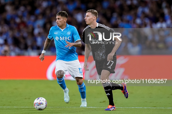 Mathias Olivera of SSC Napoli and Ignace Van Der Brempt of Como 1907 compete for the ball during the serie Serie A Enilive match between SSC...