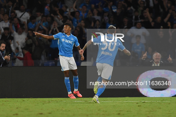 David Neres of SSC Napoli celebrates after scoring during the Serie A match between SSC Napoli and Como at Stadio Diego Armando Maradona Nap...