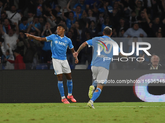 David Neres of SSC Napoli celebrates after scoring during the Serie A match between SSC Napoli and Como at Stadio Diego Armando Maradona Nap...