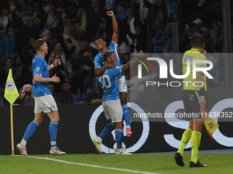 David Neres of SSC Napoli celebrates with team mates after scoring during the Serie A match between SSC Napoli and Como at Stadio Diego Arma...