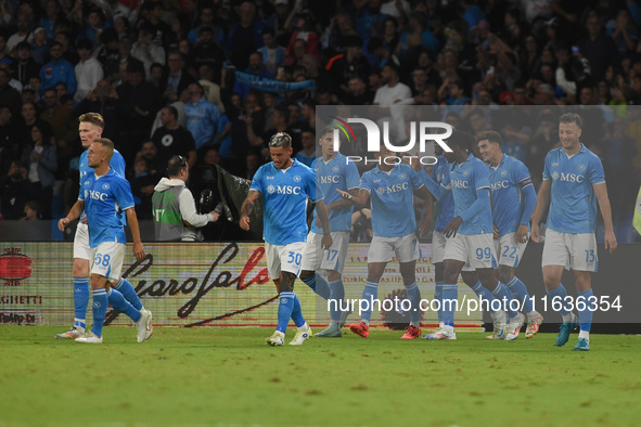 David Neres of SSC Napoli celebrates with team mates after scoring during the Serie A match between SSC Napoli and Como at Stadio Diego Arma...