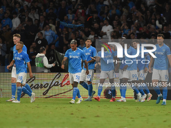 David Neres of SSC Napoli celebrates with team mates after scoring during the Serie A match between SSC Napoli and Como at Stadio Diego Arma...