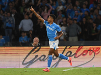 David Neres of SSC Napoli celebrates after scoring during the Serie A match between SSC Napoli and Como at Stadio Diego Armando Maradona Nap...