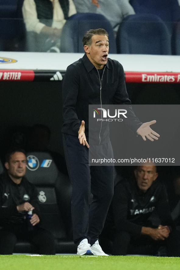 Luis Garcia head coach of Alaves gives instructions during the La Liga match between Real Madrid CF and Deportivo Alavés at Estadio Santiago...